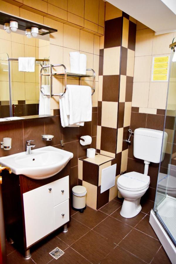 Delta Est Hotel & Restaurant Сулина Экстерьер фото