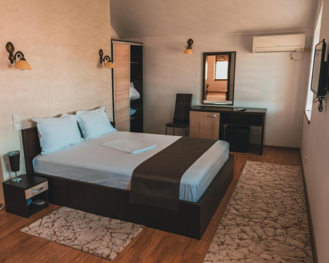Delta Est Hotel & Restaurant Сулина Экстерьер фото