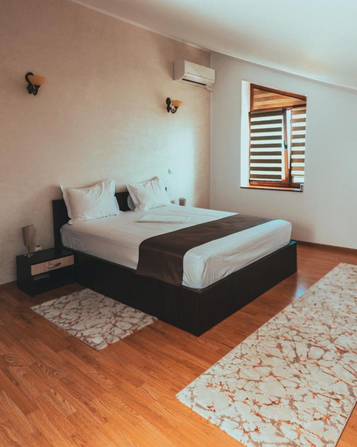 Delta Est Hotel & Restaurant Сулина Экстерьер фото