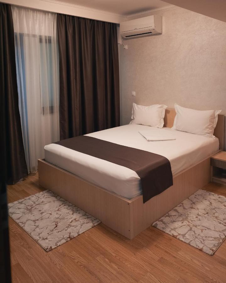 Delta Est Hotel & Restaurant Сулина Экстерьер фото