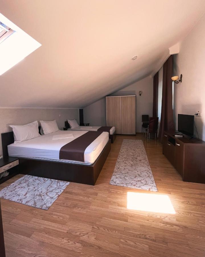 Delta Est Hotel & Restaurant Сулина Экстерьер фото