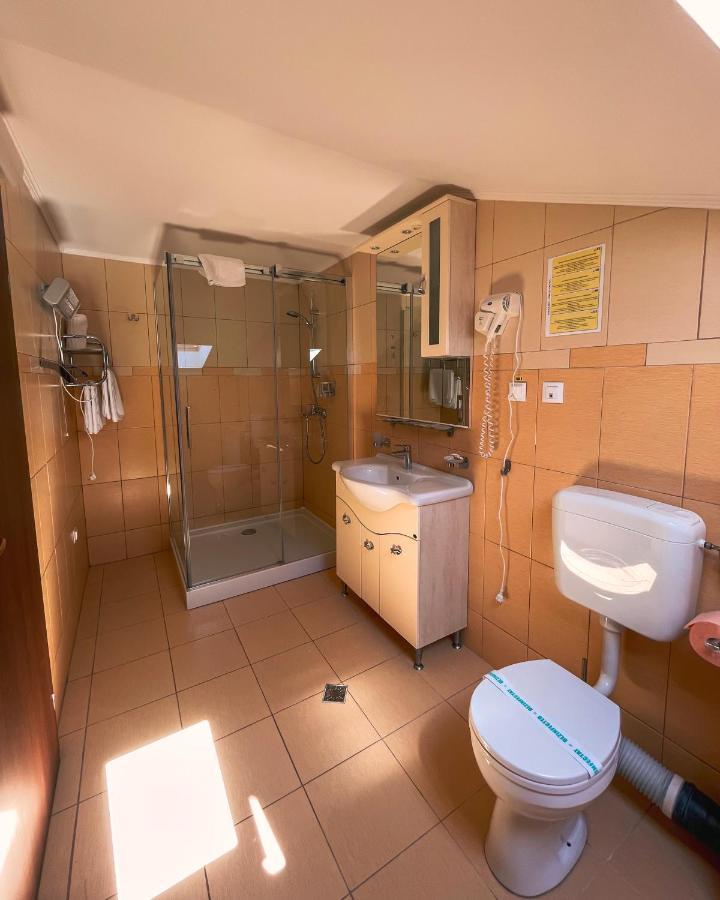 Delta Est Hotel & Restaurant Сулина Экстерьер фото