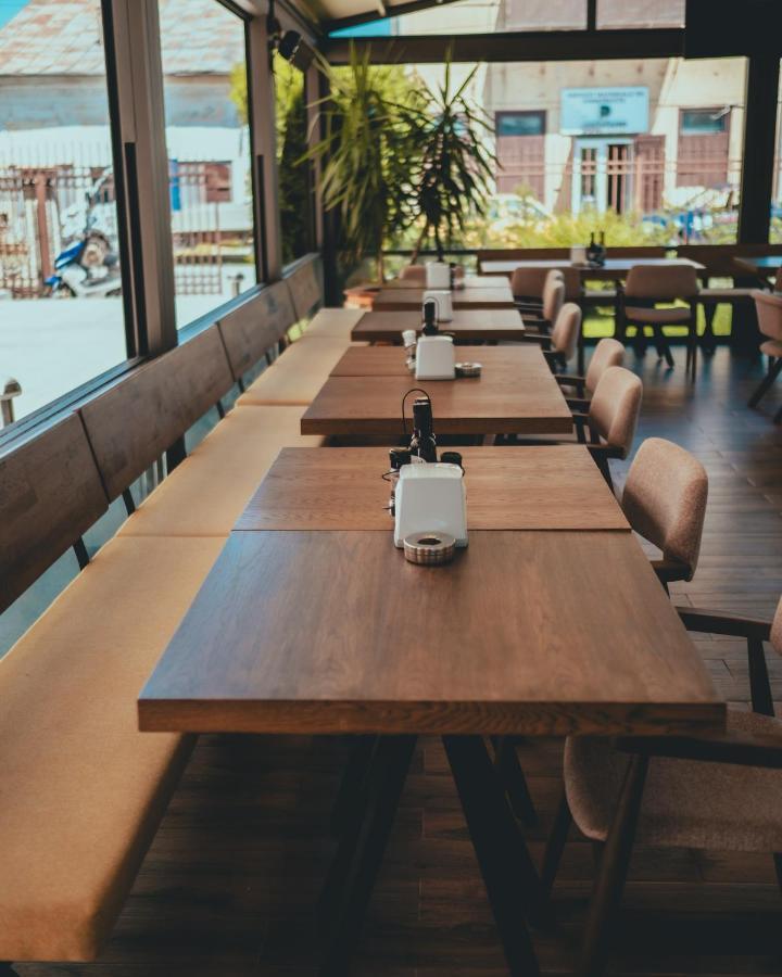 Delta Est Hotel & Restaurant Сулина Экстерьер фото